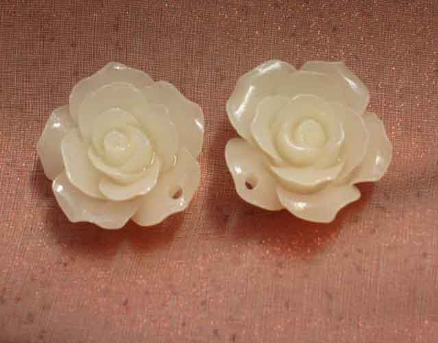 Rose Jewelry Pendant - White - 25mm