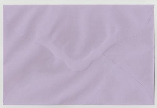 500 Enveloppes - 18,4 x 27,9cm - Lilas avec Contour ondulé rabat de fermeture